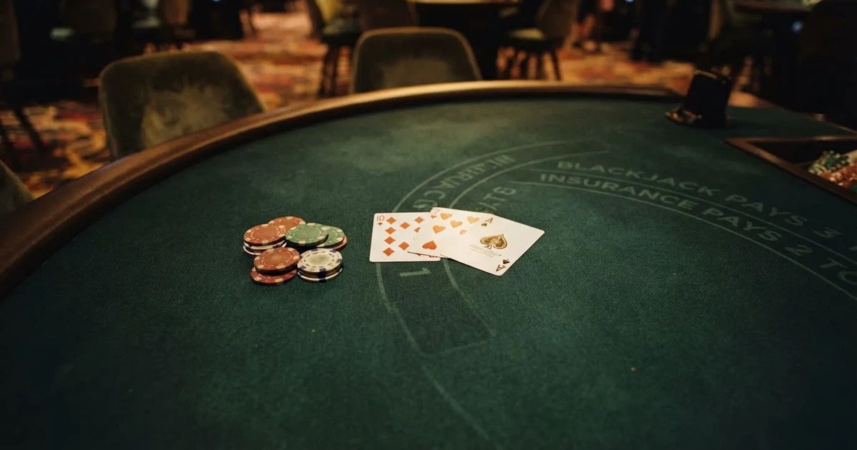Tabelas de blackjack em Portugal 2026 — licença, limites e custo real